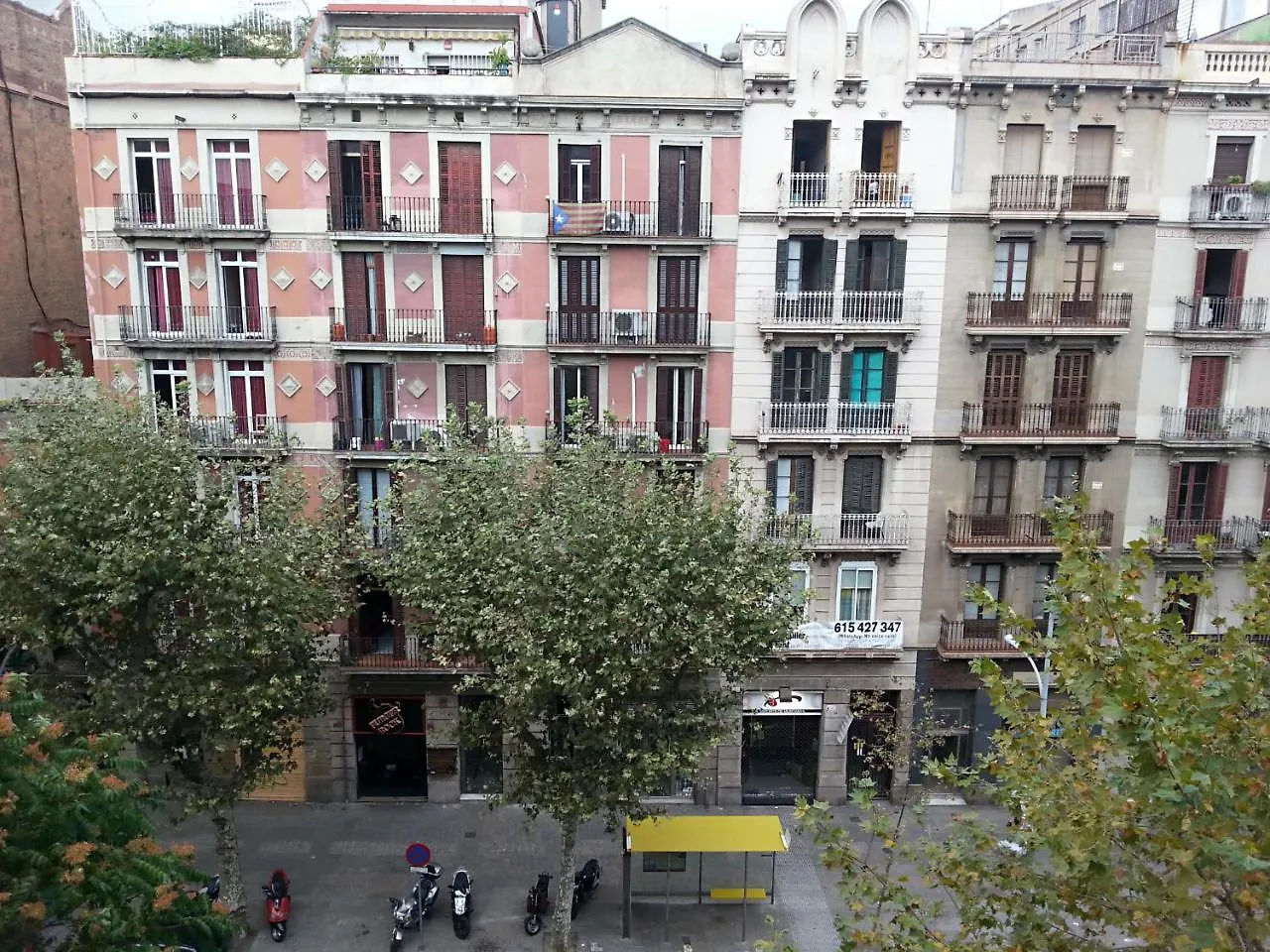 Barcelona Rooms 2*,