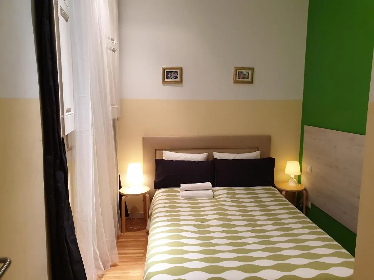 Barcelona Rooms 2*,